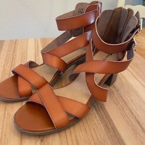 Big Buddha Brown Strappy Sandals Size 9.5
